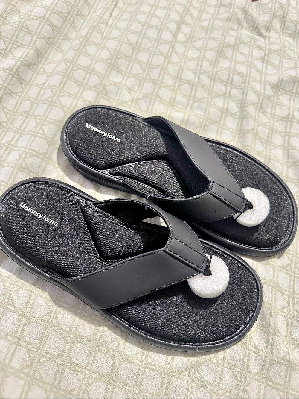 Memory Foam Black Flip-Flop Sandals NEW